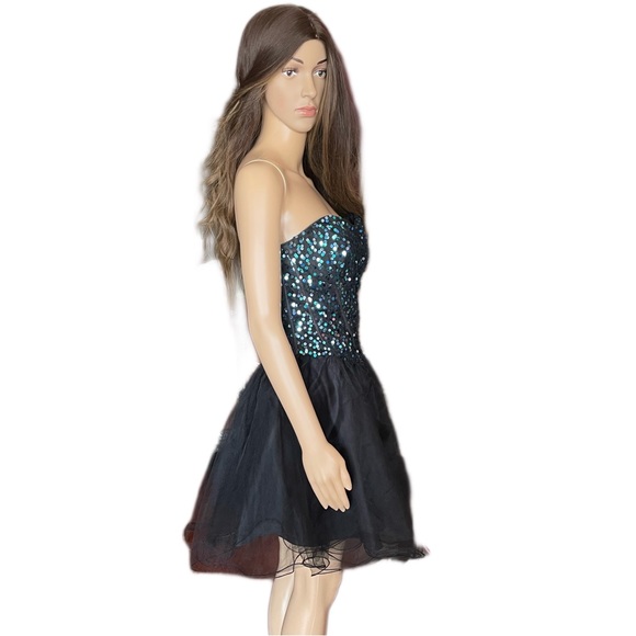 Black Sleeveless Blue Sequins Embellished Fit & Flare Dress Size 9/10 - Picture 9 of 16